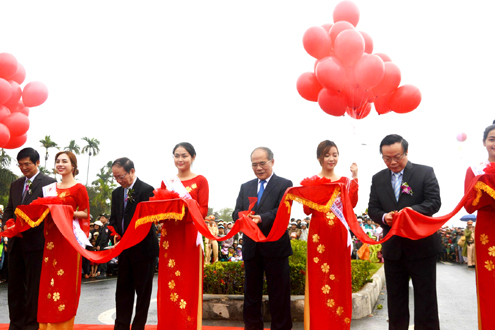 Нгуен Шинь Хунг присутствовал на открытии моста Кыадай через реку Тхубон в Куангнаме